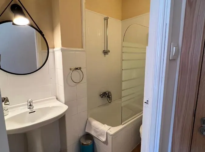 ゲストハウス Tajahierro レイノサ